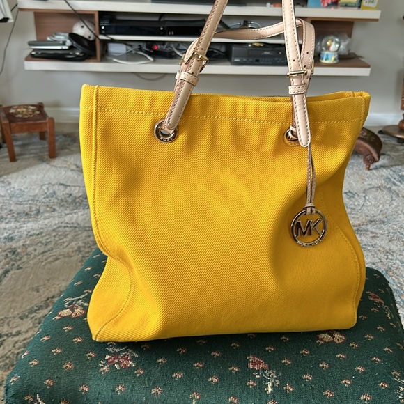 Michael Kors yellow canvas 16 x 14 tote trimmed with leather handles clean bag - Picture 8 of 8